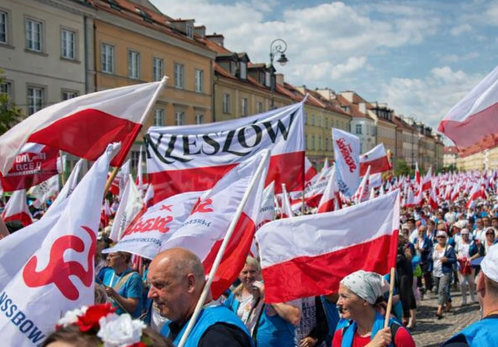 Koniec protestu przed Sejmem. Piotr Duda zapowiada dalszą walkę – relacja z godz. 15:30