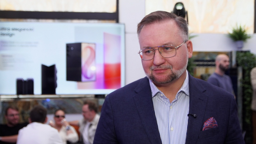 Kategoria składanych smartfonów rośnie szybciej niż cały rynek. Napędzają ją większe ekrany i nowe formy urządzeń